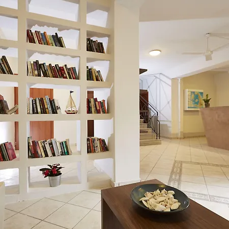 Apartmanhotel Marios Kamári